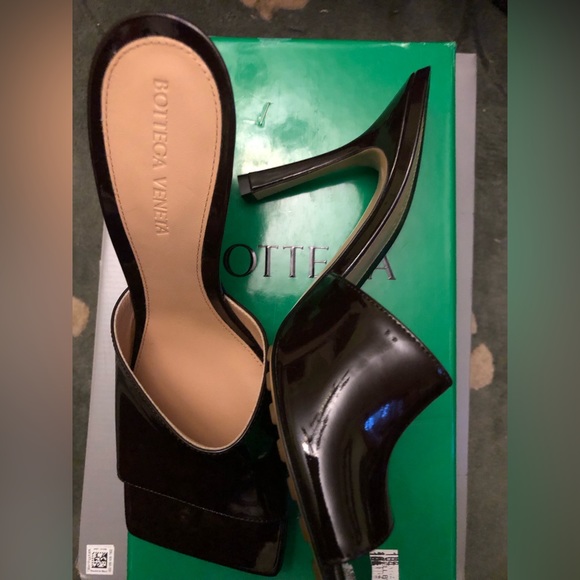 Bottega Veneta
Bottega Veneta Square Toe Sandals - Picture 9 of 16